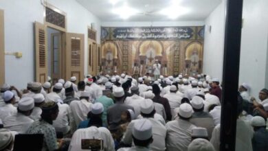 Ilustrasi membaca doa kafaratul majelis