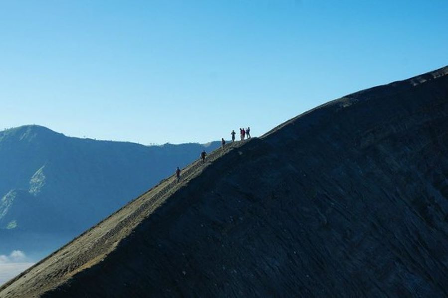 Tangga menuju kawah Bromo