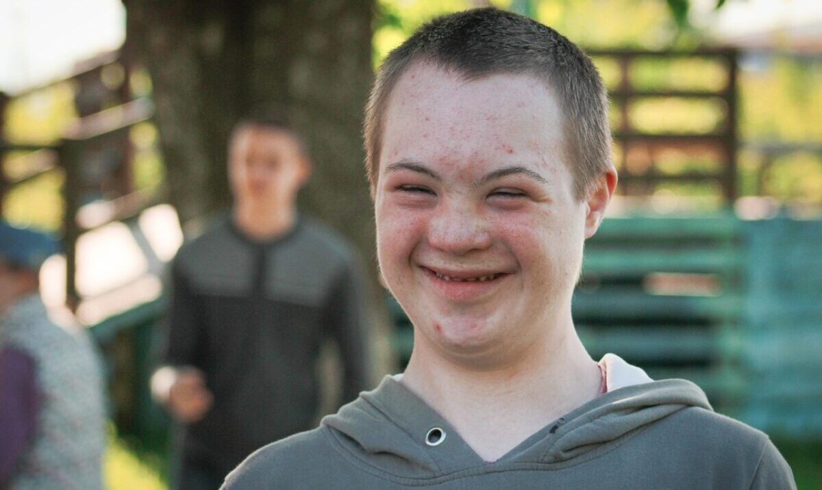 Mengenal Down Syndrome; Dari Penyebab, Kondisi Fisik Hingga Dampaknya Terhadap Tumbuh Kembang Anak 1 man 6556454 1280 e1754897574378