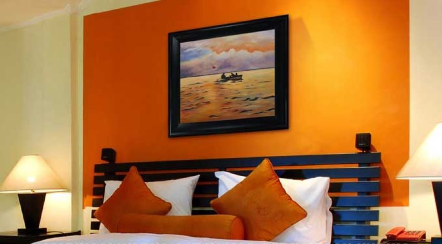 Kombinasi Warna Cat Kamar Tidur Orange dan Kuning e1757255917335