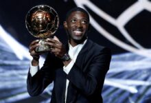 Ousmane Dembele ketika mendapatkan Ballon dOr 2025