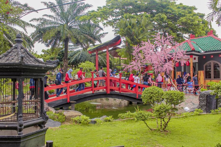 Menjelajahi Sanggaluri Park Purbalingga, Destinasi Wisata Paket Lengkap di Kaki Gunung Slamet 2 Taman di Sanggaluri Park e1772377761213