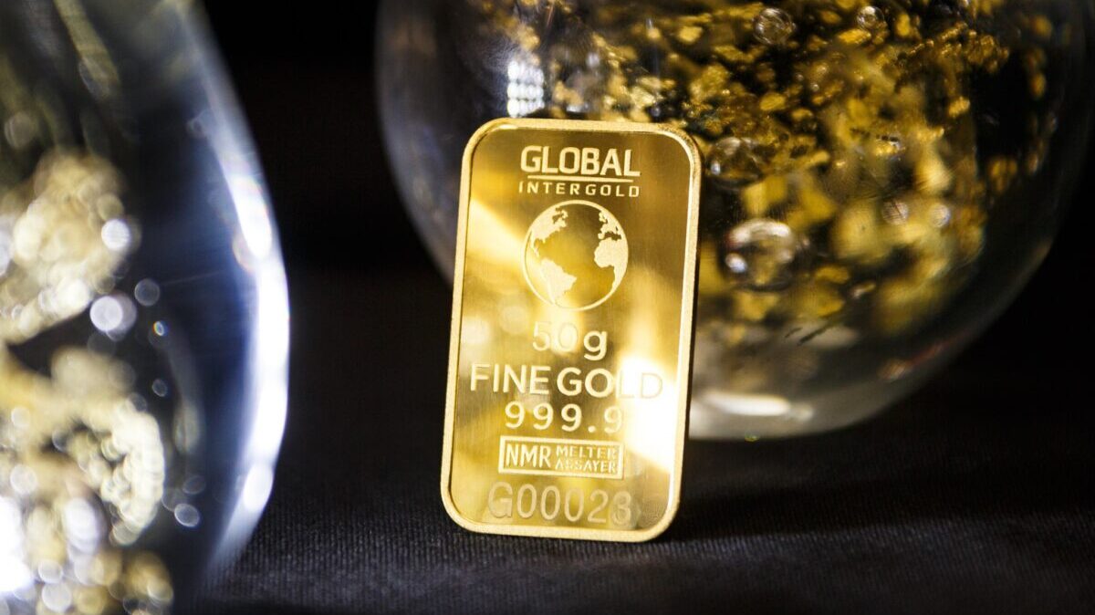 Niat Cuan Malah Rugi, 11 Kesalahan Fatal Investasi Emas Bagi Pemula Berujung Bangkrut 1 hamiltonleen gold is money 2512421 e1774190965695