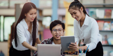 ILustrasi bekerja di luar negeri