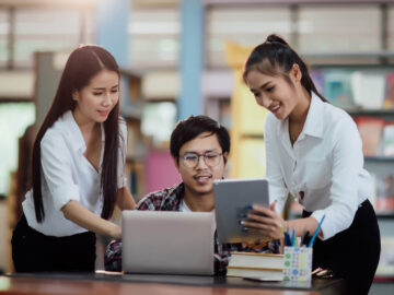 ILustrasi bekerja di luar negeri