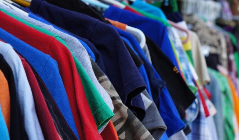 Jangan Langsung Dipakai! Ini 7 Rahasia Mencuci Baju Thrift Agar Terlihat Seperti Baru